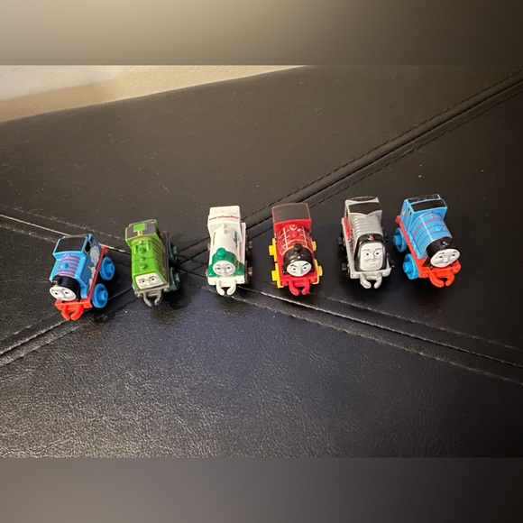 Thomas and friends Thomas the train mini figures bundle of 6 - Picture 2 of 4